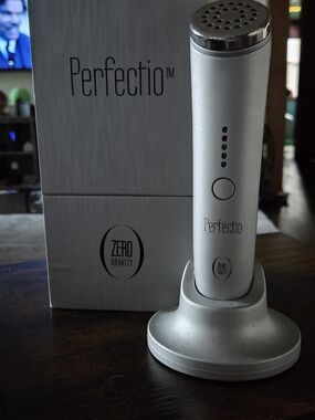 Perfectio Zero Gravity Silver Facial Treatment Device Red Light Therapy